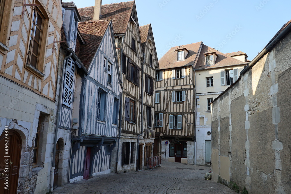 Rue typique dans Auxerre, ville de Auxerre, département de l'Yonne, France