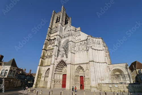 La cathédrale Saint Etienne, de style gothique, vue de l'extérieur, ville de Auxerre, département de l'Yonne, France