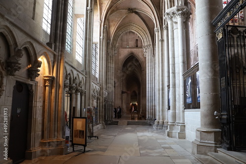 La cath  drale Saint Etienne  style gothique  int  rieur de la cath  drale  ville de Auxerre  d  partement de l Yonne  France