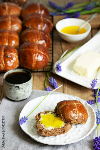 Obraz na płótnie Chocolate cross buns served with butter and honey. Traditional Easter baking. w salonie