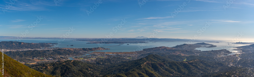 Obraz premium Greater Bay Area seen from Mt Tamalpais across the bay to Mt Diablo and the surrounding area from San Fransisco County to Marin County