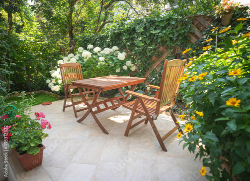 Fototapeta Naklejka Na Ścianę i Meble -  Table and chairs in the garden with nice flowers
