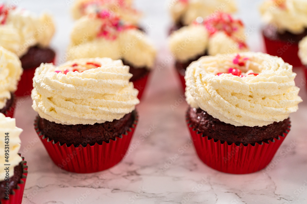 Red Velvet Cupcakes with White Chocolate Ganache Frosting Red Velvet Cupcakes with White Chocolate Ganache Frosting