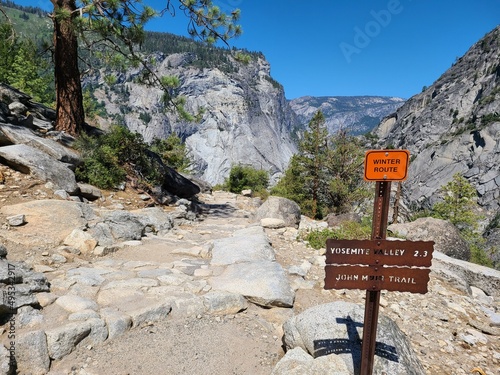 Fototapeta Naklejka Na Ścianę i Meble -  Trail junction at Clark Point in Yosemite National Park, California