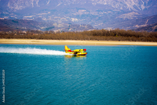 The firefighting plane takes off after filling the tanks
