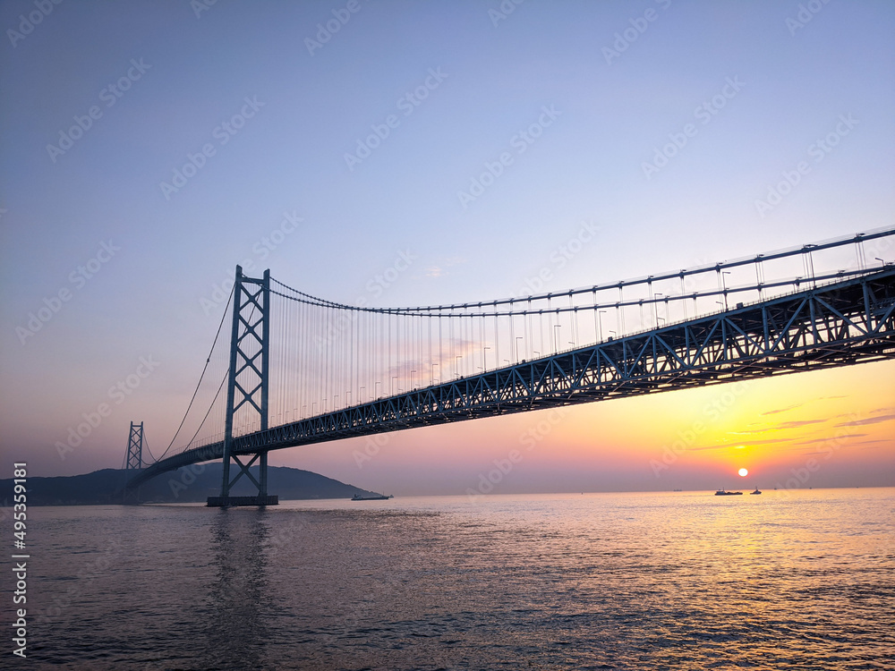 明石海峡と夕日