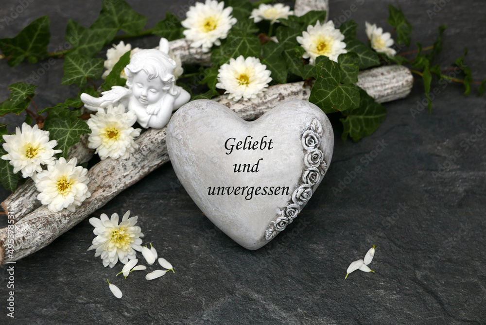 Herz mit dem Spruch Geliebt und unvergessen. Stock Photo Adobe Stock