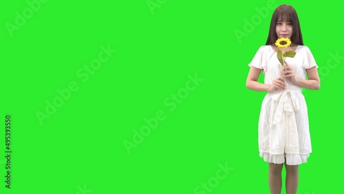 やまびこをする女性　クロマキー　合成素材 photo