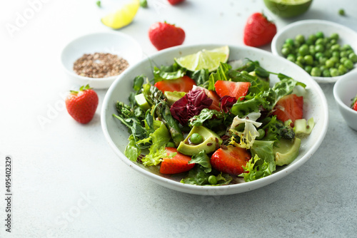 Leaf salad with strawberry and avocado