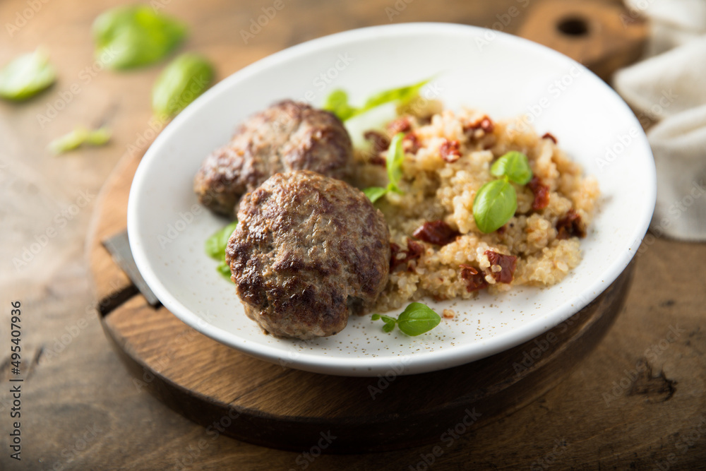 Beef burgers with basil and sun dried tomatoes