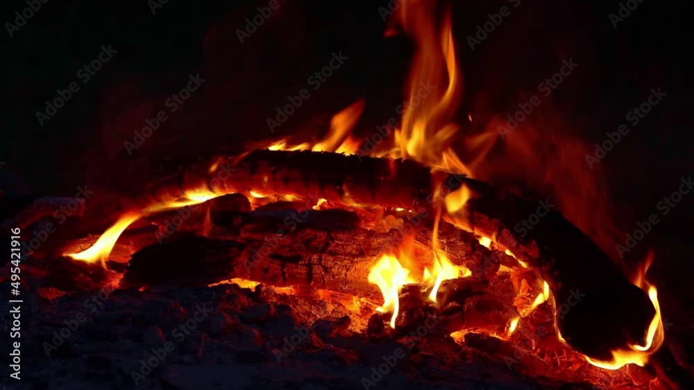 Fireplace bonfire fire at night – 4K Ultra HD UHD Fireplace bonfire fire at night – 4K Ultra HD UHD