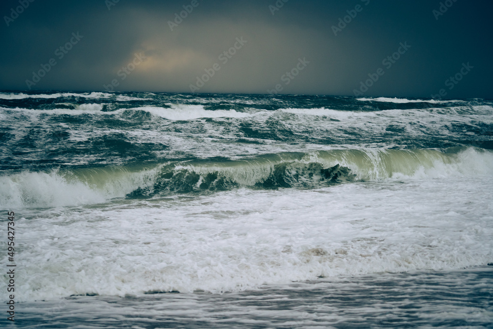 Obraz premium Wellen und Sturm auf Sylt