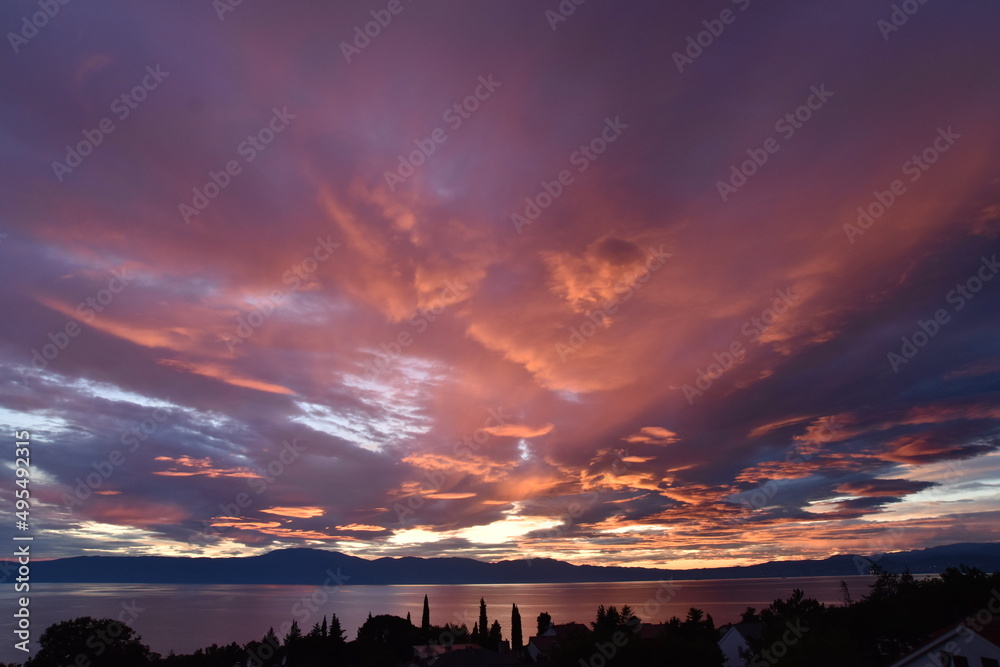 Obraz premium Sunlit pink clouds, Sunset sky with pink clouds, spectacular sunset with colorful clouds