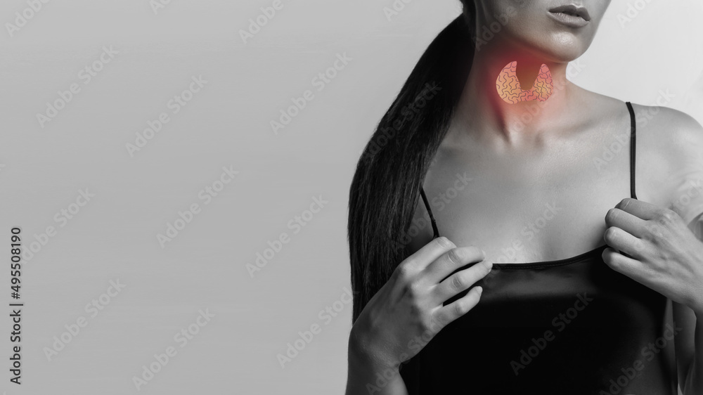 Obraz premium Close-up black-white woman with thyroid gland. The virtual thyroid gland is drawn on the neck in red. Medical ultrasound diagnosis of thyroid gland and health checkup concept
