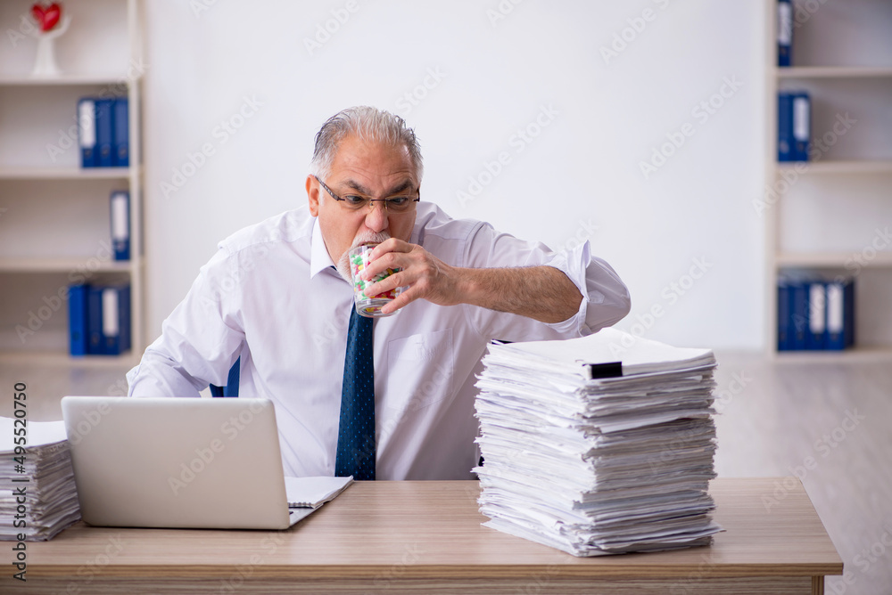 Old male employee feeling bad in the office Old male employee feeling bad in the office