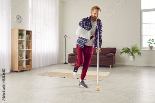 Obraz na plátně Recovery after physical injury in accident at home: Sad unlucky young man with b
