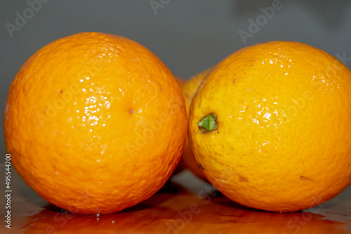 Naranjas  fruta cítrica obtenida del naranjo dulce (Citrus × sinensis)