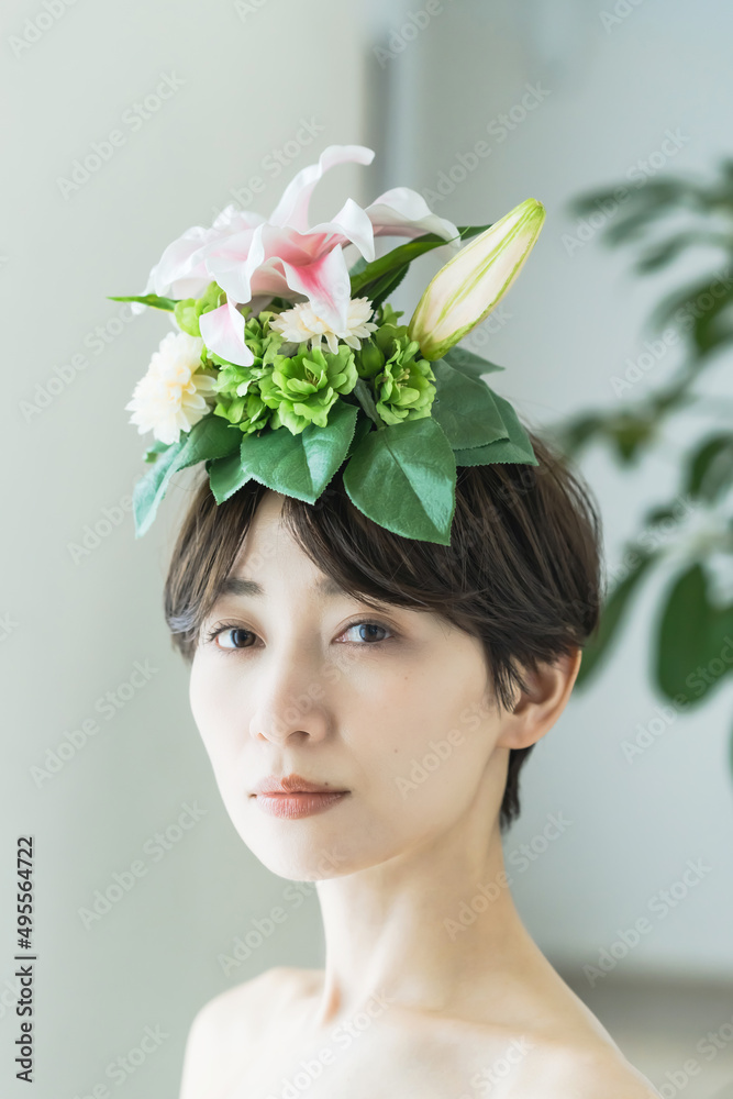 Naklejka premium 花冠をつけた女性 美容イメージ