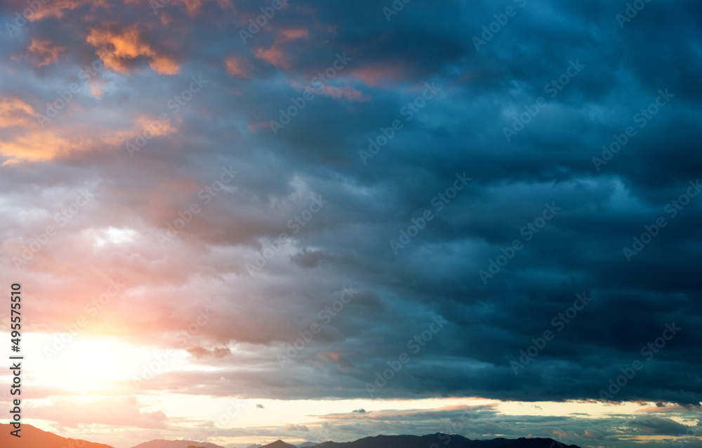 Obraz premium Light in the dark storm clouds