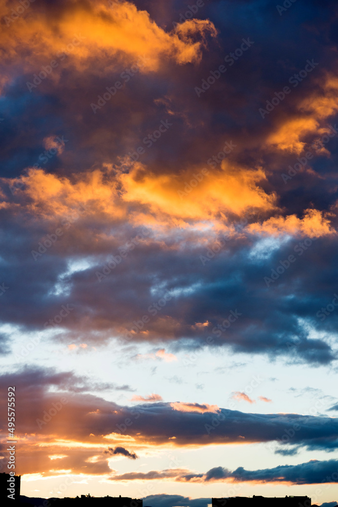 Fototapeta premium Beautiful sunset sky with clouds