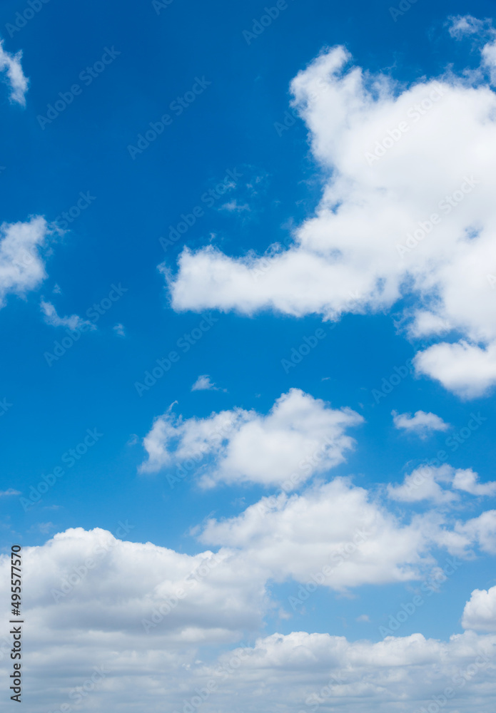 Obraz premium Blue sky background with many clouds