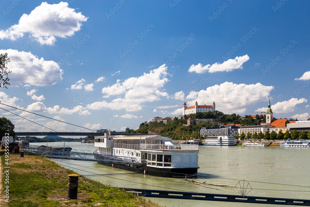 Fototapeta premium Bratislava castle and Danube river, Slovakia