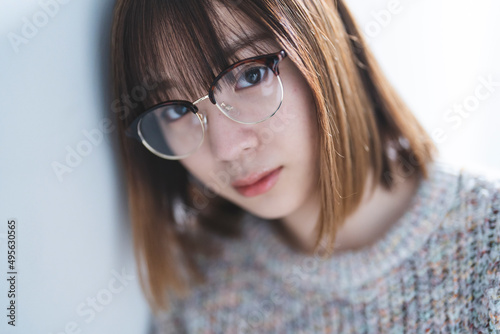 Konstfotografi 眼鏡をかけた若い女性