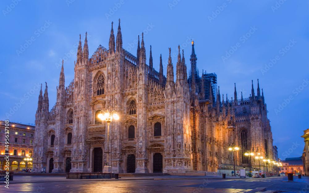 Fototapeta premium Milan Cathedral (Duomo di Milano and Piazza del Duomo) - Milan, Italy
