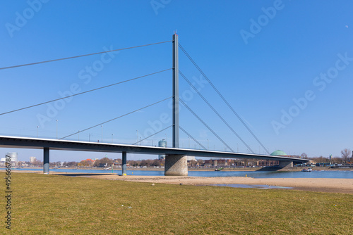 Theodor-Heuss-Br  cke bridge crossing River Rhine at Dusseldorf