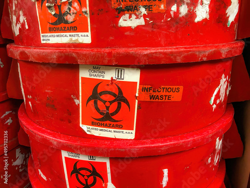 Fotografie Closeup shot of an infectious waste red barrel