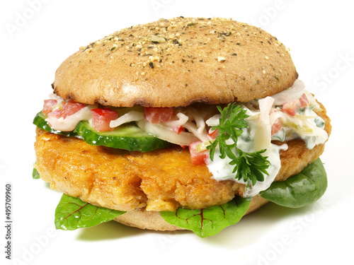 Veganer Falafel Hamburger - Freigestellt auf weiß