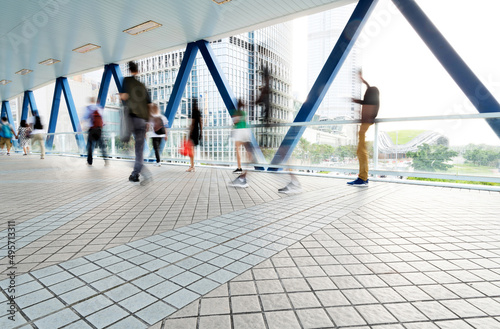 Fotografia Blurred of people walking on the footbridge