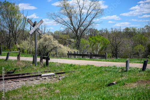 Fotótapéta Wooden railroad crossing sign on a summer day