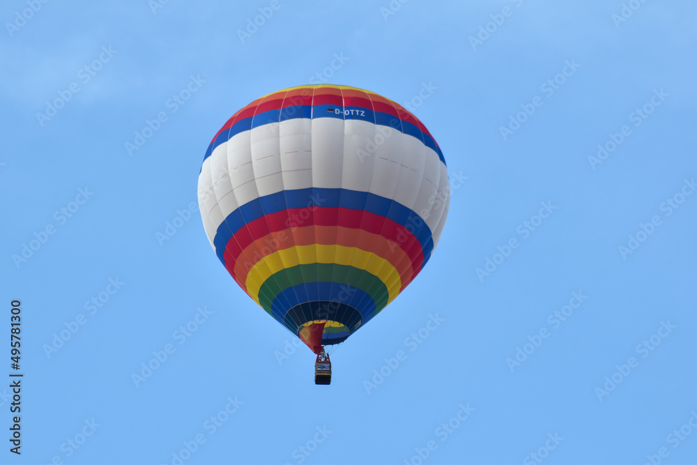 Naklejka premium Colorful hot air balloon in the blue summer sky.