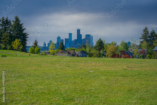 Foto Closeup of Jefferson Park with downtown Seattle in the background