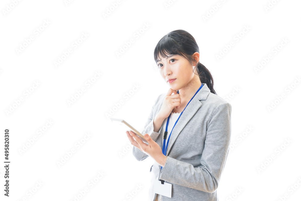 電卓を持つ若いビジネスパーソン 電卓を持つ若いビジネスパーソン