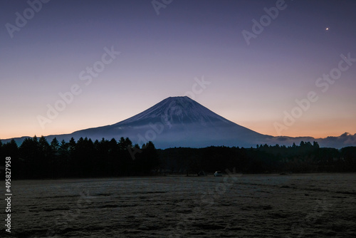 静岡県富士宮市朝霧高原のキャンプ場からの富士山と日の出