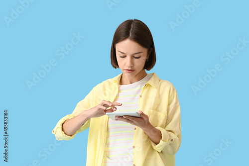 Young woman with tablet on ...