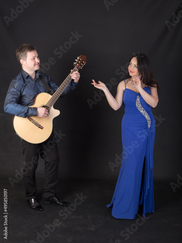 duet of singer and guitarist