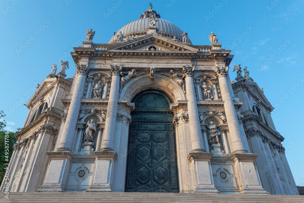 Venezia. Facciata barocca della basilica di Santa Maria della Salute
