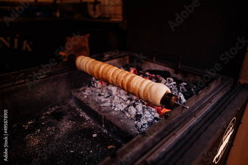 Tradycyjny czeski kołacz wypiekany na piecu węglowym