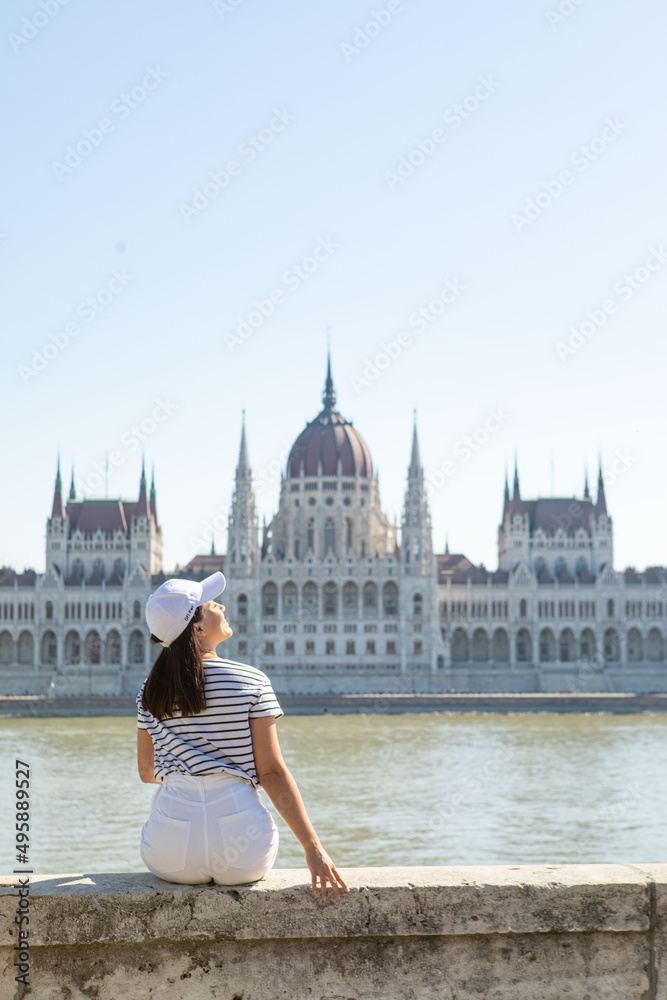 Fototapeta premium smiling woman portrait in front of Budapest parliament building