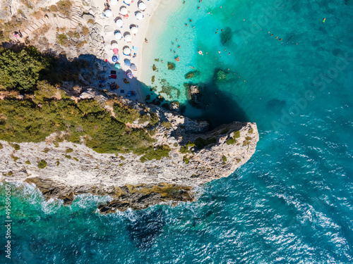Fototapeta Naklejka Na Ścianę i Meble -  view of Lefkada island beach with blue ionian sea water