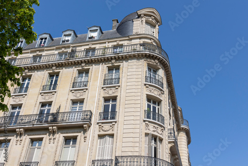 Photography immobilier à paris : façade de bâtiment hausmanien à paris