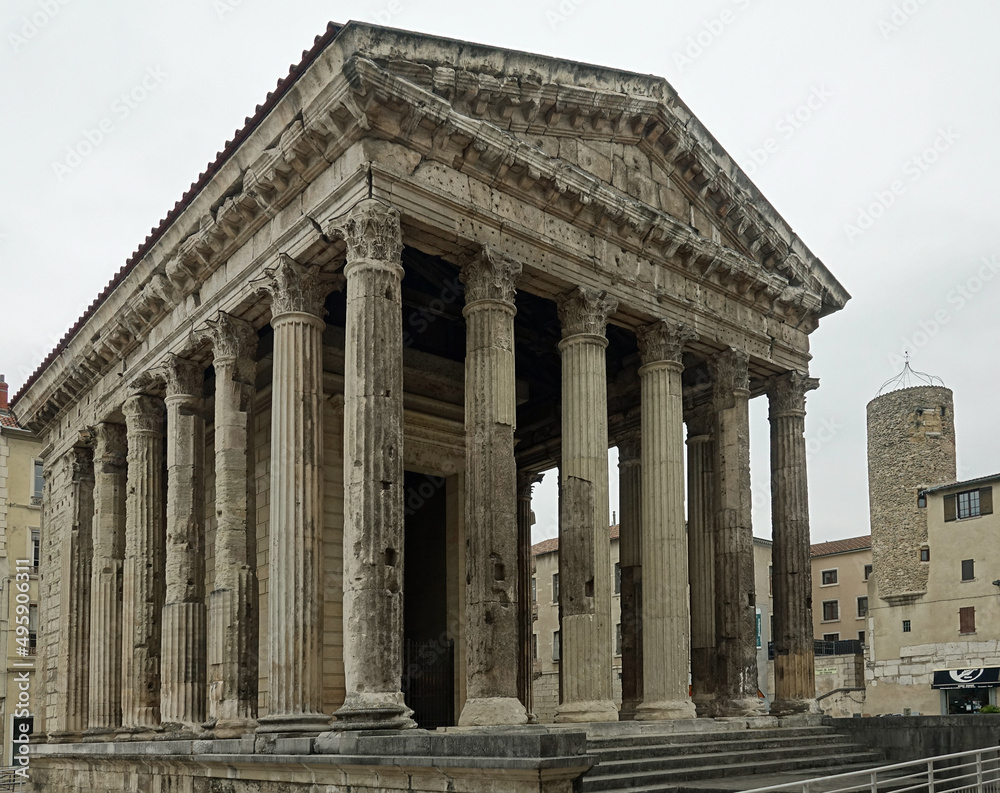 Le temple d'Auguste et de Livie est un temple romain édifié au début du Ier siècle, qui se situe dans le centre-ville de la cité antique de Vienne en Isère.