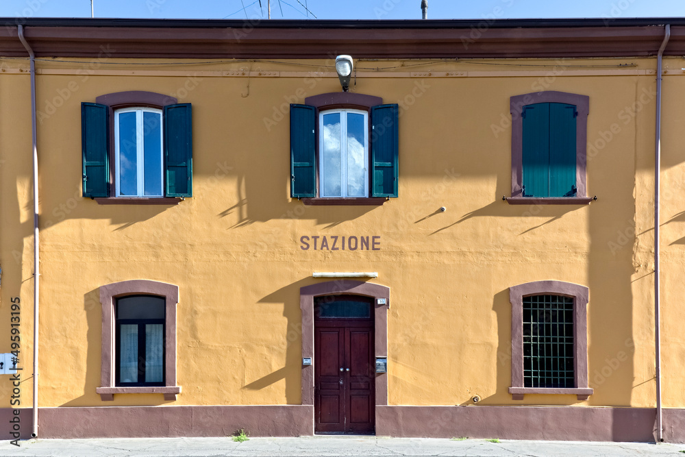 Brescello: the railway station used to shoot the Don Camillo movies. Brescello is famous for the films of Don Camillo and Peppone. Reggio Emilia province, Emilia Romagna, Italy, Europe.