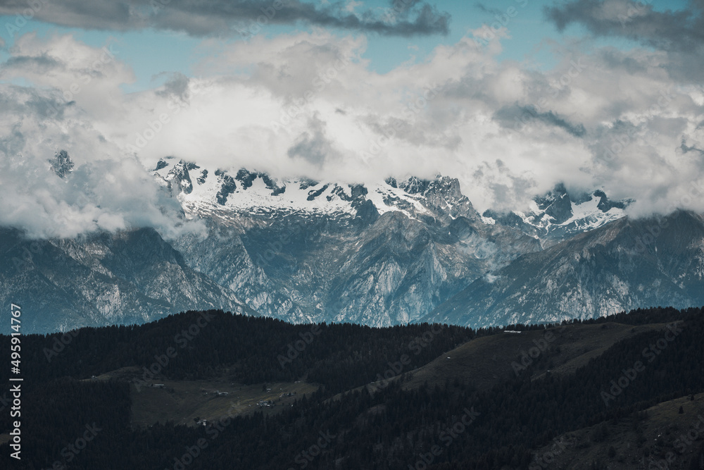 Obraz premium snow covered mountains landscape