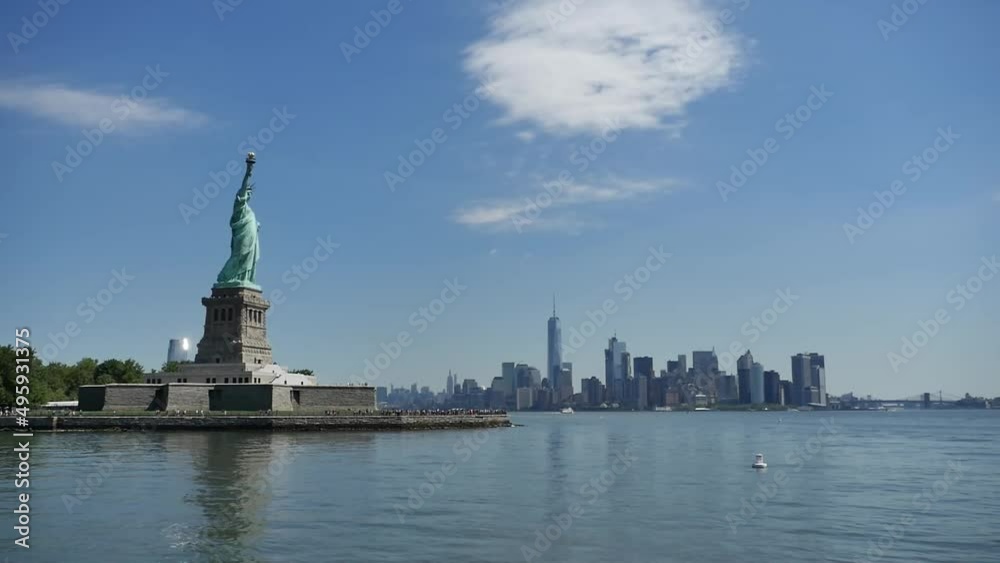 The Statue of Liberty from the boat/La statue de la liberté depuis le bâteau The Statue of Liberty from the boat/La statue de la liberté depuis le bâteau