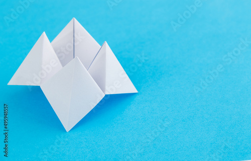 Cuadro en lienzo Origami paper fortune on blue background
