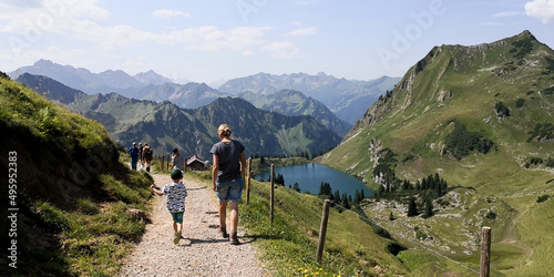 Quadro su tela Wanderung in den Alpen